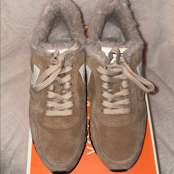 NWT VOILE BLANCHE JULIA Brown Pump Fur Suede
Sneakers - Picture 10 of 16